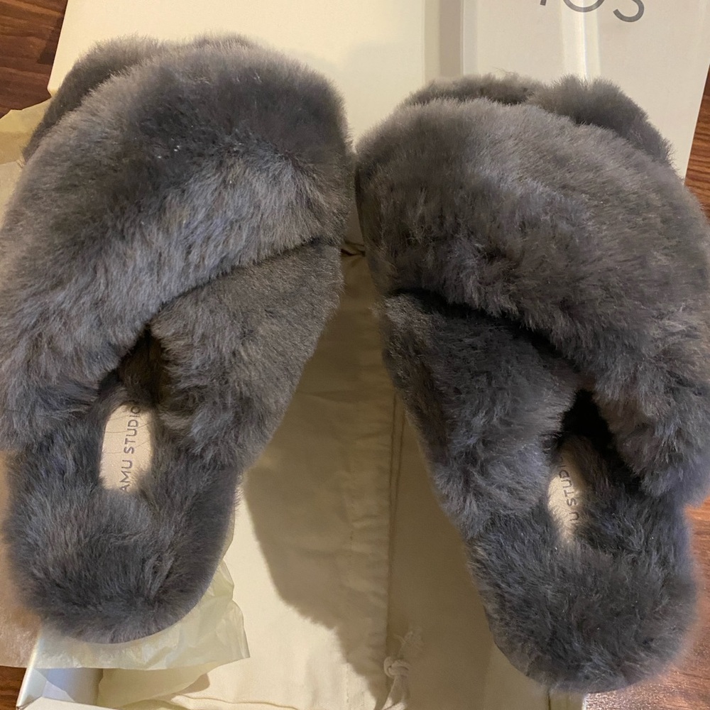 Brand new MAMU STUDIOS Dark grey Crossover Slide size 6 sheepskin - Picture 2 of 4